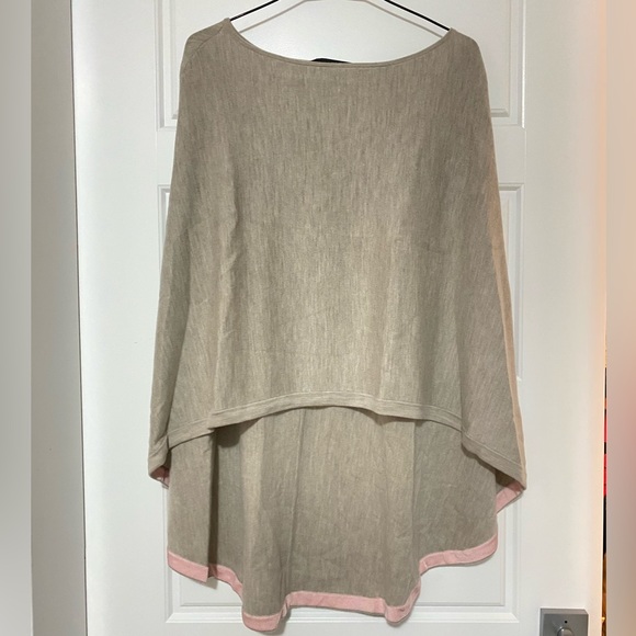 St John. CLASSIC KNIT SWEATER PONCHO/CAPE - Picture 4 of 11